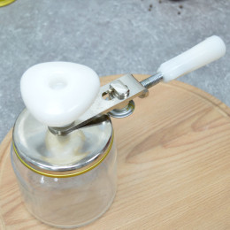 Машинка закаточная для консервирования винтовая ручная 52820