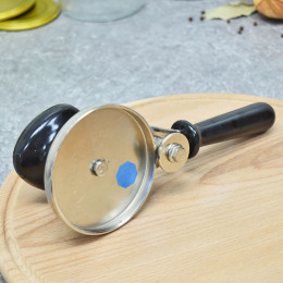 Машинка закаточная для консервирования полуавтомат Кременчуг в коробке