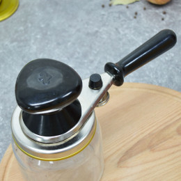 Машинка закаточная для консервирования полуавтомат Кременчуг в коробке