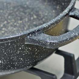 Жаровня 24см крышка с силиконовым ободком и ручкой "Гранит" тм Традиция