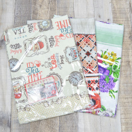 Скатерть 110*150см с рисунком, на тканевой основе, рисунок в ассортименте