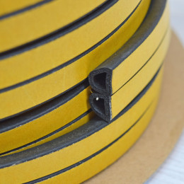 Уплотнитель 40м 12*10мм резиновый самоклеящийся D-профиль черный