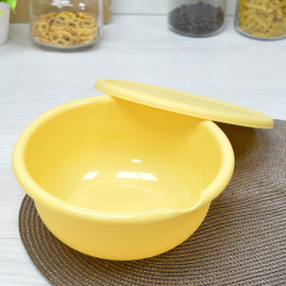 Миска 2,1л "Modena" с крышкой бледно-желтый