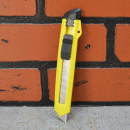 Нож канцелярский 9мм TZ-804