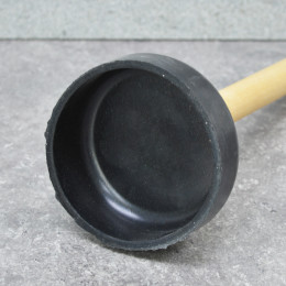 Вантуз цилиндрический 11см с деревянной ручкой