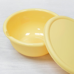 Миска 1,2л "Modena" с крышкой бледно-желтый